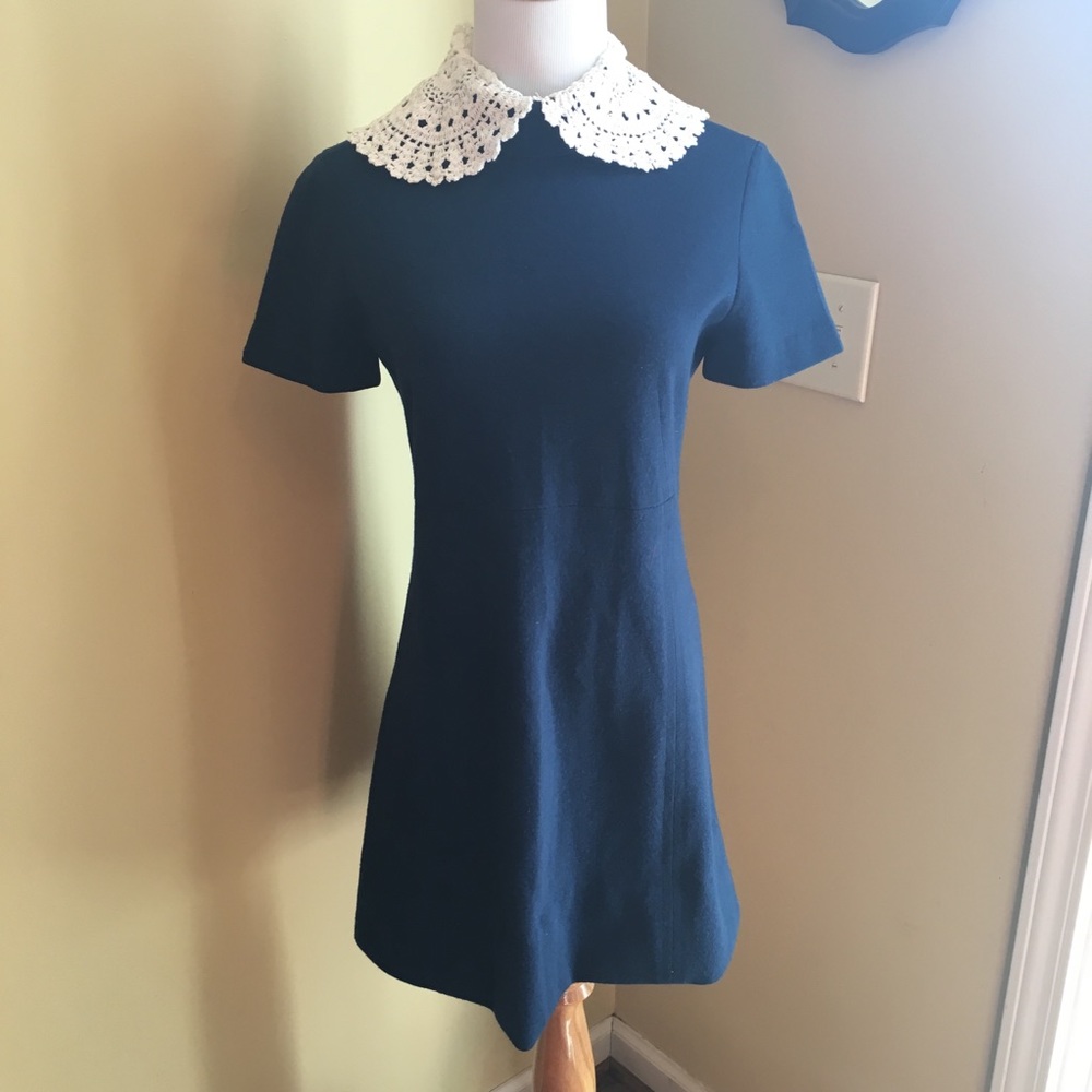 Vintage blue dress with crocheted collar